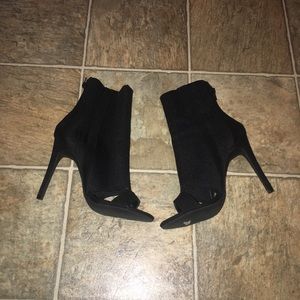 Black heels with zipper